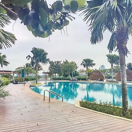 1519 Almas Suites Seaview Sunrise Netflix By Stay นุสาจายา ภายนอก รูปภาพ
