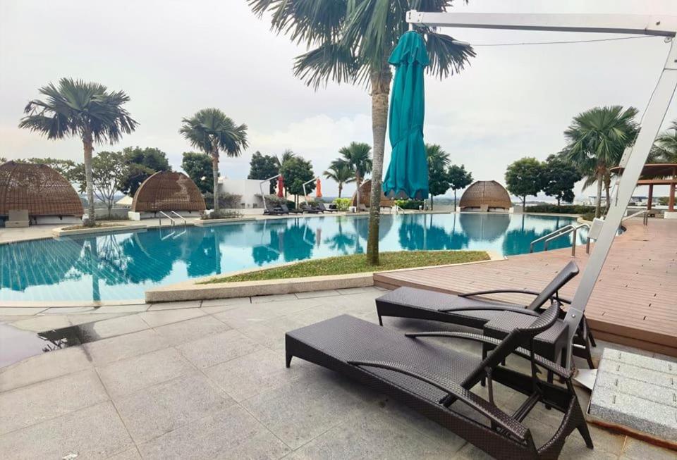 1519 Almas Suites Seaview Sunrise Netflix By Stay นุสาจายา ภายนอก รูปภาพ