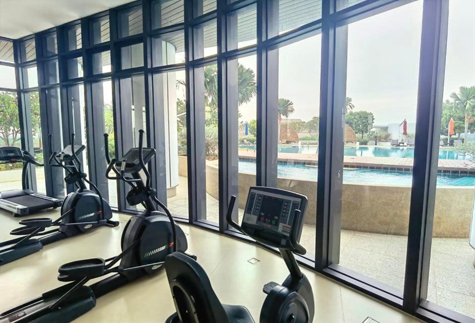 1519 Almas Suites Seaview Sunrise Netflix By Stay นุสาจายา ภายนอก รูปภาพ