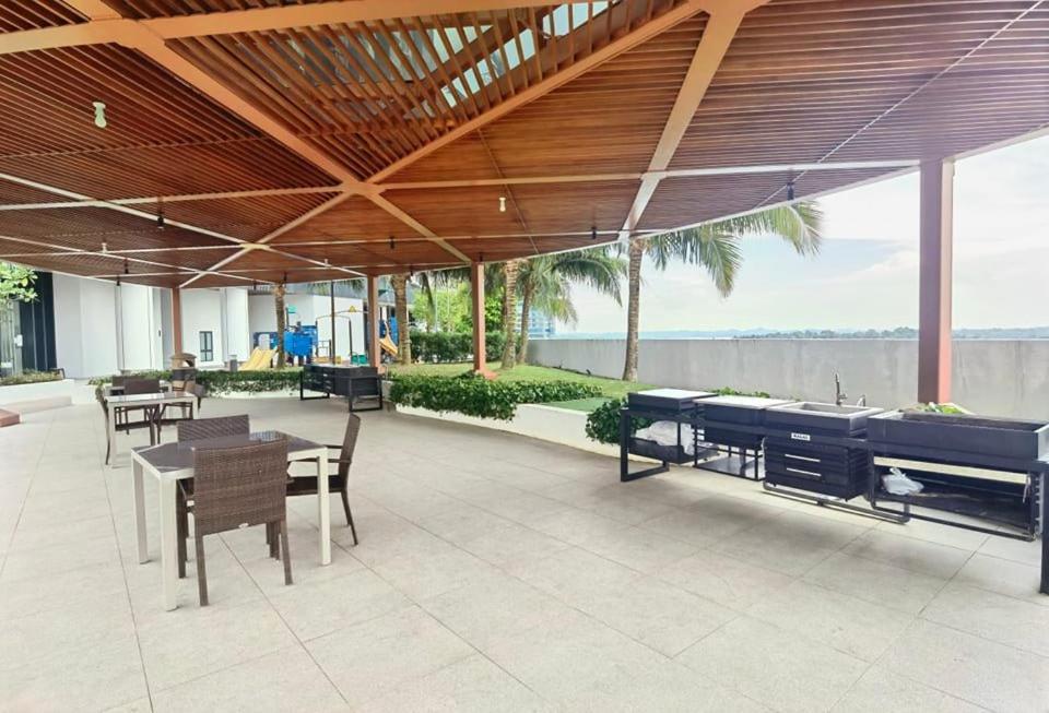 1519 Almas Suites Seaview Sunrise Netflix By Stay นุสาจายา ภายนอก รูปภาพ
