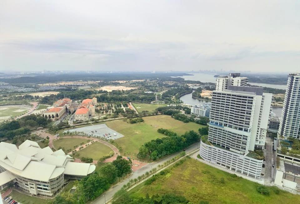 1519 Almas Suites Seaview Sunrise Netflix By Stay นุสาจายา ภายนอก รูปภาพ