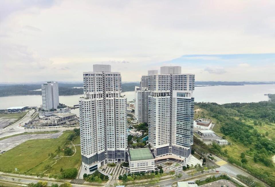 1519 Almas Suites Seaview Sunrise Netflix By Stay นุสาจายา ภายนอก รูปภาพ