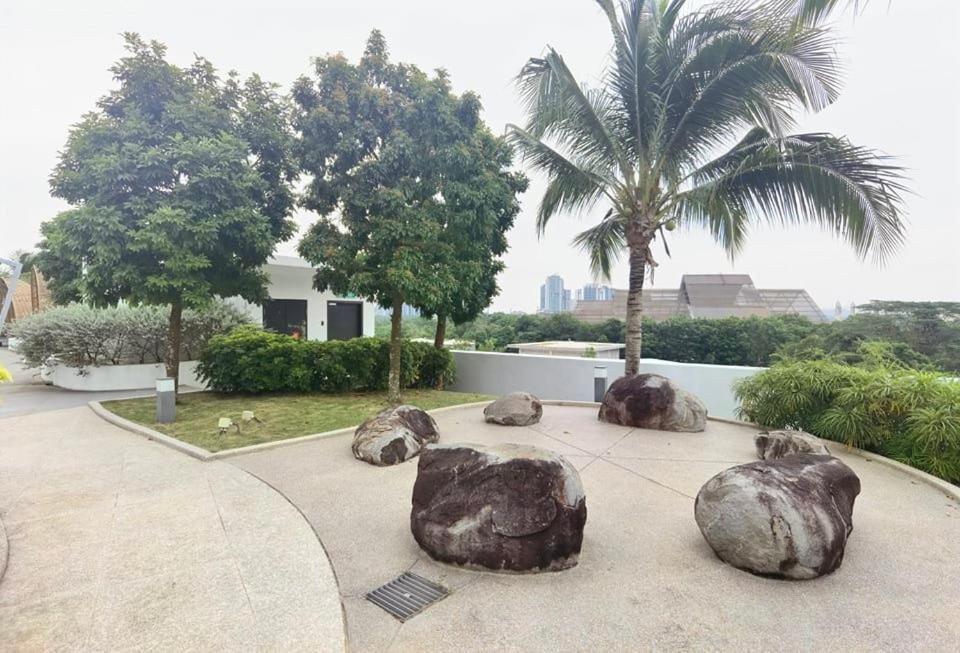 1519 Almas Suites Seaview Sunrise Netflix By Stay นุสาจายา ภายนอก รูปภาพ