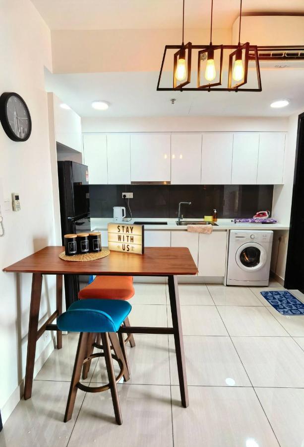 1519 Almas Suites Seaview Sunrise Netflix By Stay นุสาจายา ภายนอก รูปภาพ
