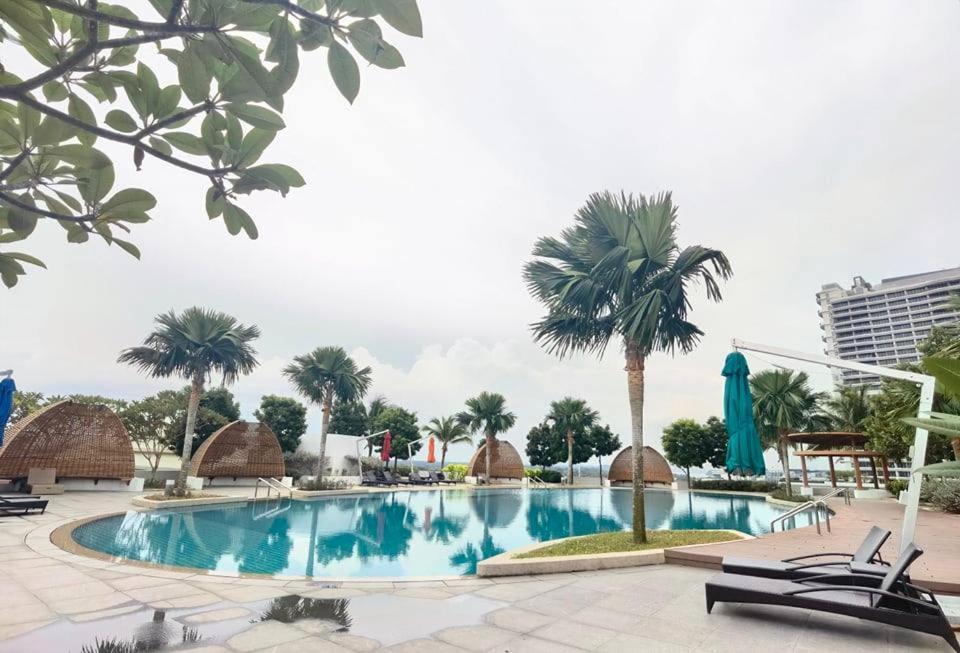 1519 Almas Suites Seaview Sunrise Netflix By Stay นุสาจายา ภายนอก รูปภาพ