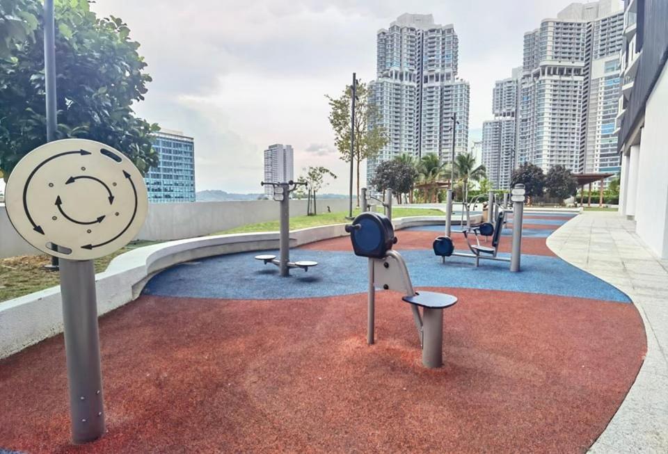 1519 Almas Suites Seaview Sunrise Netflix By Stay นุสาจายา ภายนอก รูปภาพ