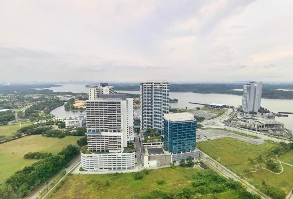 1519 Almas Suites Seaview Sunrise Netflix By Stay นุสาจายา ภายนอก รูปภาพ