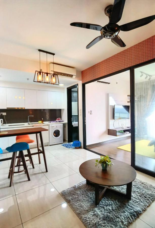 1519 Almas Suites Seaview Sunrise Netflix By Stay นุสาจายา ภายนอก รูปภาพ