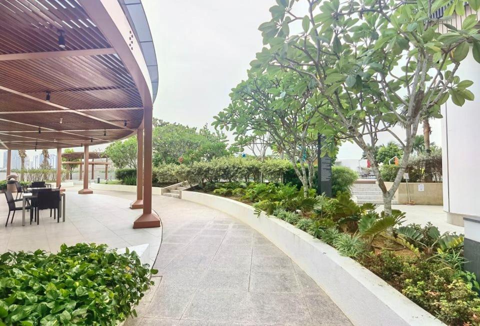 1519 Almas Suites Seaview Sunrise Netflix By Stay นุสาจายา ภายนอก รูปภาพ