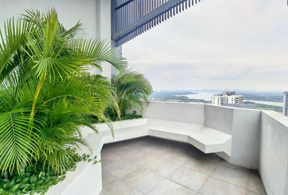 1519 Almas Suites Seaview Sunrise Netflix By Stay นุสาจายา ภายนอก รูปภาพ