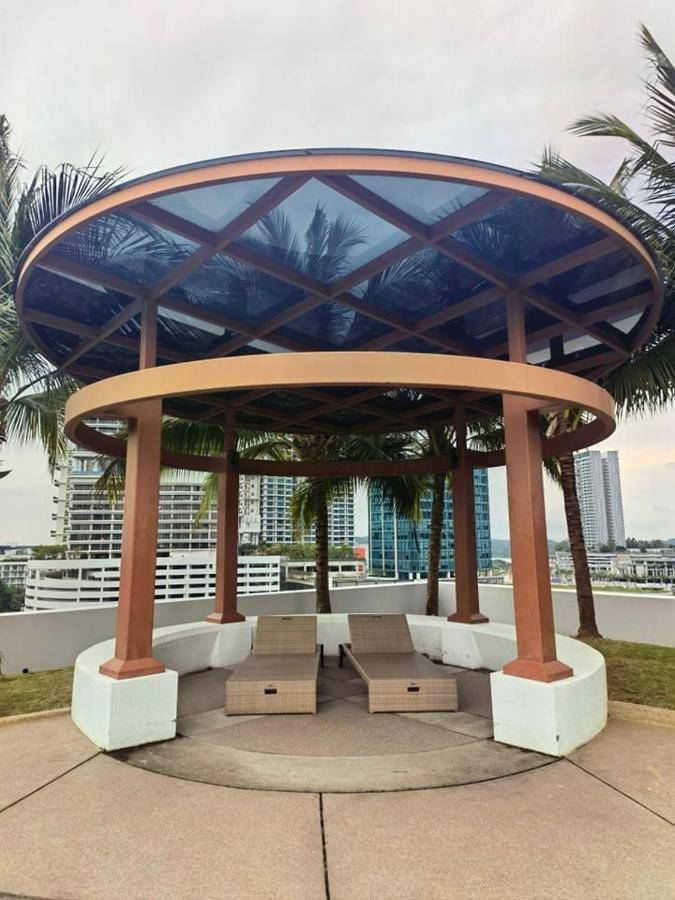 1519 Almas Suites Seaview Sunrise Netflix By Stay นุสาจายา ภายนอก รูปภาพ
