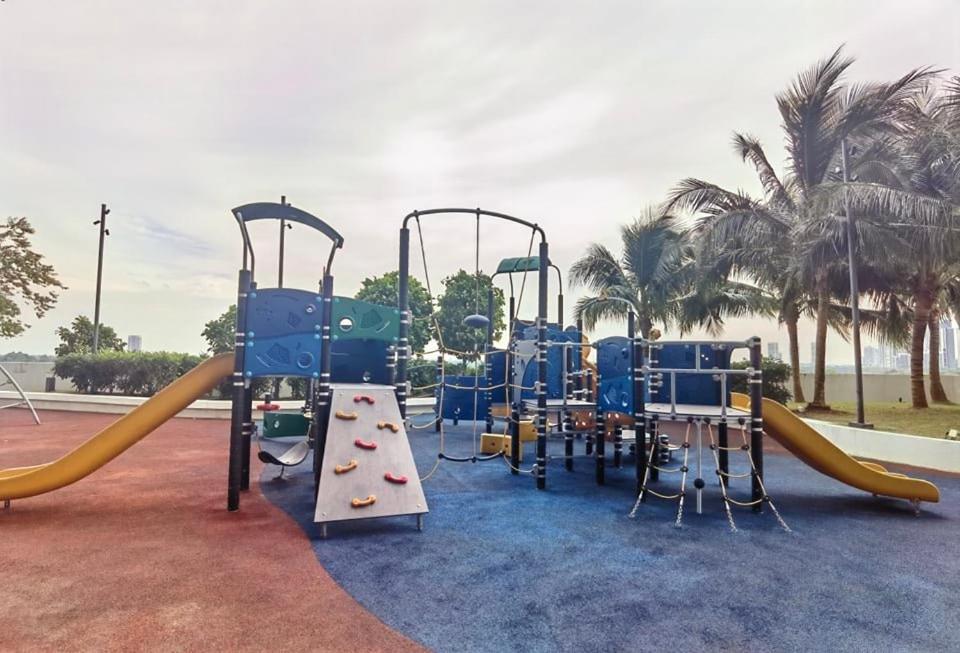 1519 Almas Suites Seaview Sunrise Netflix By Stay นุสาจายา ภายนอก รูปภาพ